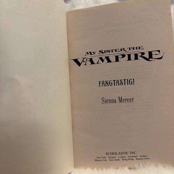 5 for $15 📕 My Sister the Vampire, Fangtastic, Mercer, Youth book (SKU: 133MI) - Picture 4 of 4